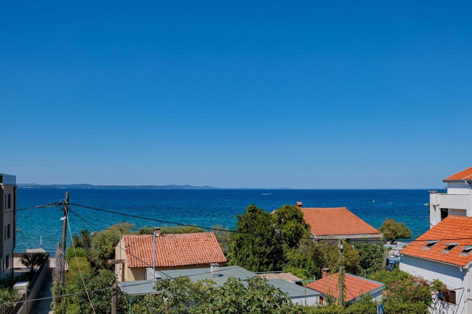 Crowonder Lucky Holiday House With Pool And Patio 30 Meters From The Beach Zadar Exterior foto