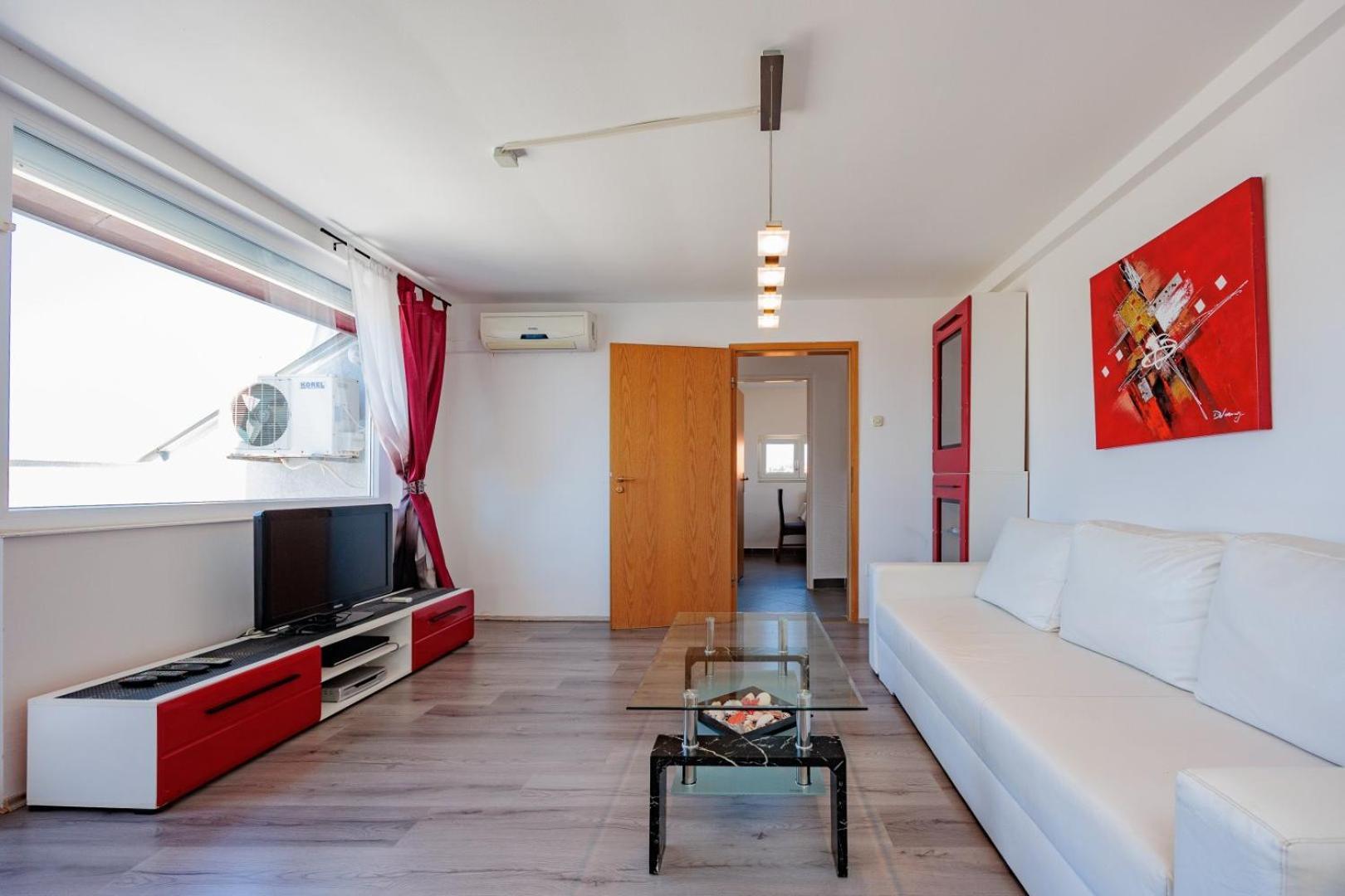 Crowonder Lucky Holiday House With Pool And Patio 30 Meters From The Beach Zadar Exterior foto