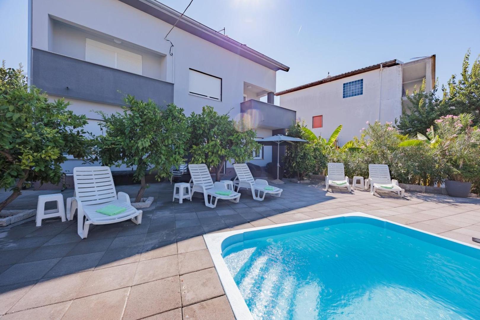 Crowonder Lucky Holiday House With Pool And Patio 30 Meters From The Beach Zadar Exterior foto