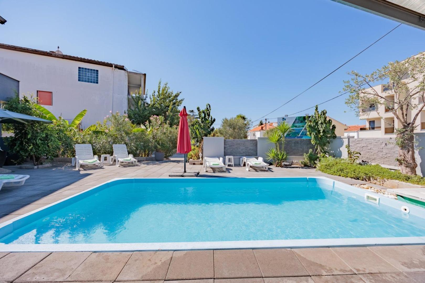 Crowonder Lucky Holiday House With Pool And Patio 30 Meters From The Beach Zadar Exterior foto